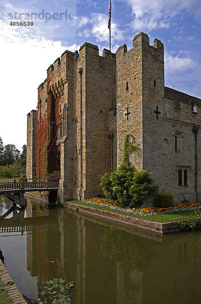 Hever Castle mit Wassergraben  Hever  Grafschaft Kent  England  Großbritannien  Europa