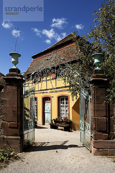 Alte elsässische Umspannstation mit Eingangstor  Eco-Museum  Ungersheim  Elsass  Frankreich  Europa