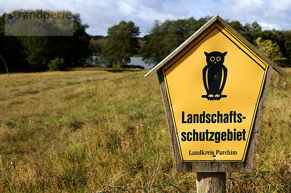 Schild Landschaftsschutzgebiet  Pinnow  Mecklenburg-Vorpommern  Deutschland  Europa