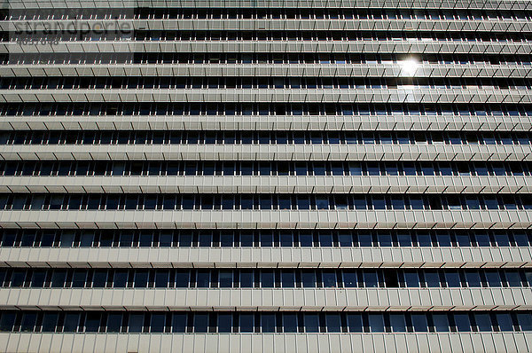 Fassade eines Bürohochhauses  Detail  Erlangen  Mittelfranken  Bayern  Deutschland  Europa