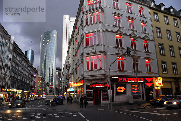 Rotlichtbezirk in der Taunusstraße zwischen Hauptbahnhof und Bankenviertel  Frankfurt am Main  Hessen  Deutschland  Europa