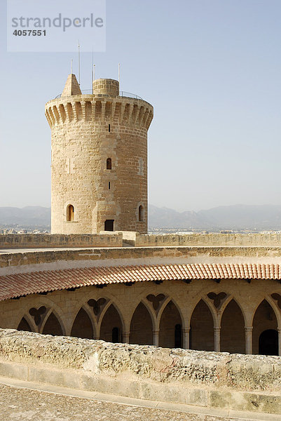 Castell de Bellver  runde Burg aus dem 13. Jahrhundert  heute Museum zur Stadtgeschichte  Palma de Mallorca  Mallorca  Balearen  Spanien  Europa