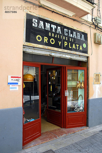 Santa Clara  Eingang eines Geschäftes in der Altstadt  Ciutat Antiga  Schriftzug: objetos de oro y plata  Gold und Silber  Palma de Mallorca  Mallorca  Balearen  Spanien  Europa