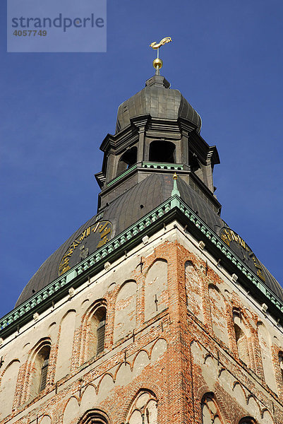 Turmspitze vom Dom  Doma baznica in der Altstadt Vecriga  Riga  Lettland  Latvija  Baltikum  Nordosteuropa