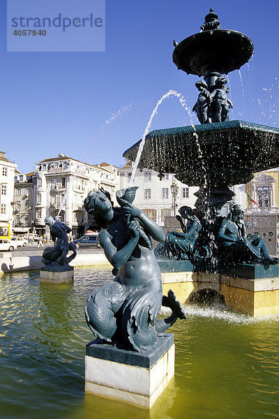 Springbrunnen mit Skulpturen auf dem Rossio Platz  Praca de Dom Pedro IV  Altstadt  Lissabon  Portugal  Europa