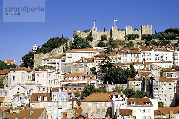 Castelo de Sao Jorge  eine mittelalterliche Burganlage im Mouraria Viertel  Altstadt  Lissabon  Lisboa  Portugal  Europa
