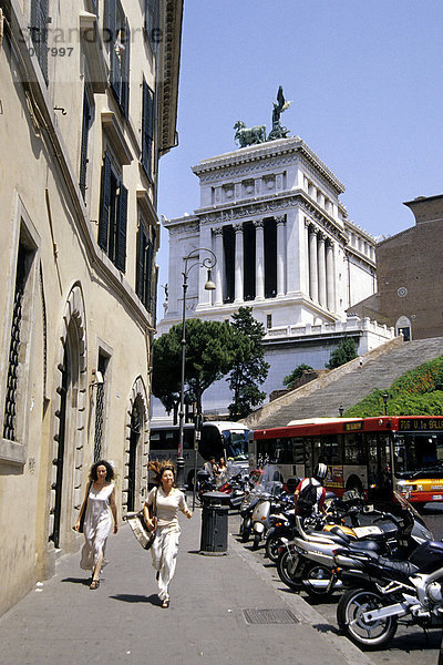 Vittoriano  Monumento a Vittorio Emanuele II  Altare della Patria  imperiale Gedenkstätte  Via del Teatro di Marcello  Rom  Italien  Europa