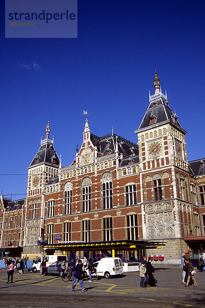 Hauptbahnhof  Centraal Station NS  Fassade  Amsterdam  Nord-Holland  Niederlande  Europa