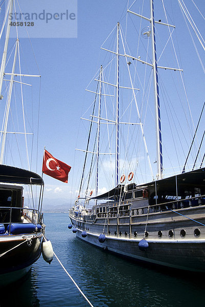 Segelschiffe im Hafen von Fethiye  Provinz Mugla  Mittelmeer  Türkei