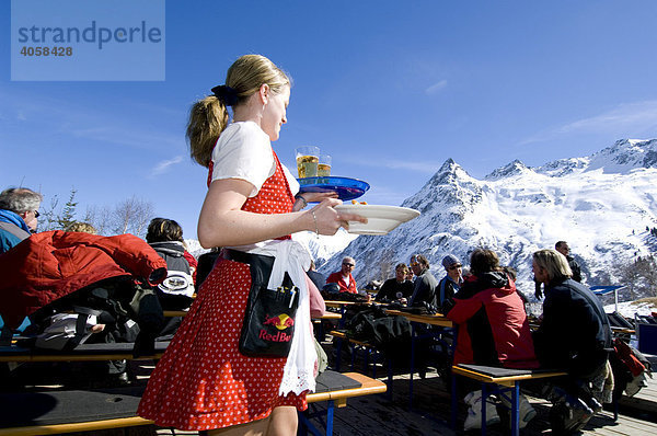 Weiberhimmel  Skihütte  Bedienung  Galtür  Tirol  Österreich  Europa