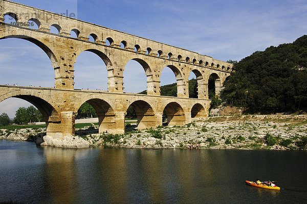 Aquädukt  Pont du Gard  Kajaker  Provence  Frankreich  Europa