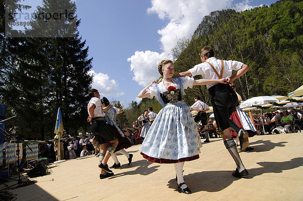 Bayerische Folklore  Volkstanz  Ruhpolding  Chiemgau  Bayern  Deutschland  Europa