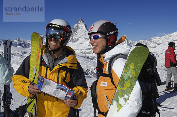 Skifahrer am Gornergrat  Matterhorn  Zermatt  Wallis  Schweiz  Europa