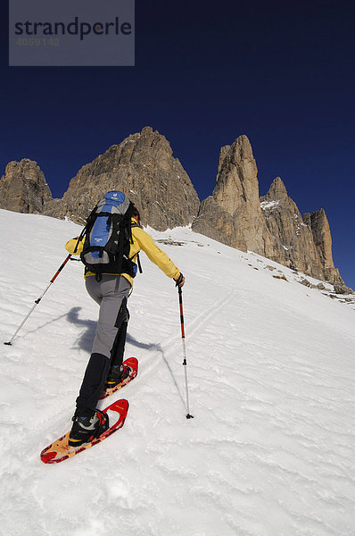 Schneeschuh-Wanderer  Drei Zinnen  Hochpustertal  Dolomiten  Südtirol  Italien  Europa