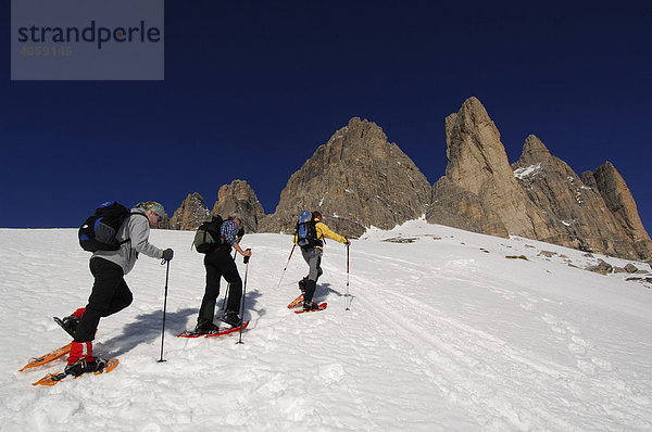 Schneeschuh-Wanderer  Drei Zinnen  Hochpustertal  Dolomiten  Südtirol  Italien
