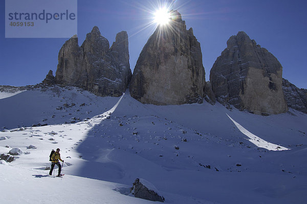 Schneeschuh-Wanderer  Drei Zinnen  Hochpustertal  Dolomiten  Südtirol  Italien  Europa