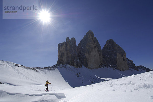 Schneeschuh-Wanderer  Drei Zinnen  Hochpustertal  Dolomiten  Südtirol  Italien  Europa