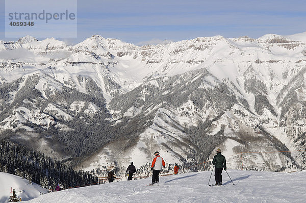 Skifahrer im Skigebiet Telluride  Colorado  USA