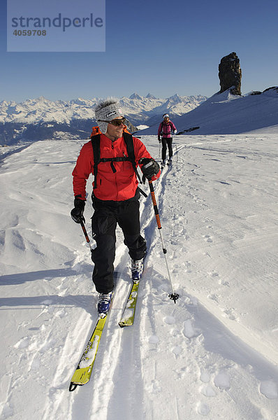 Skitour  Skibergsteiger  Tour Saint Martin  Les Diableretes  Skigebiet Glacier 3000  Gstaad  Westalpen  Berner Oberland  Schweiz  Europa