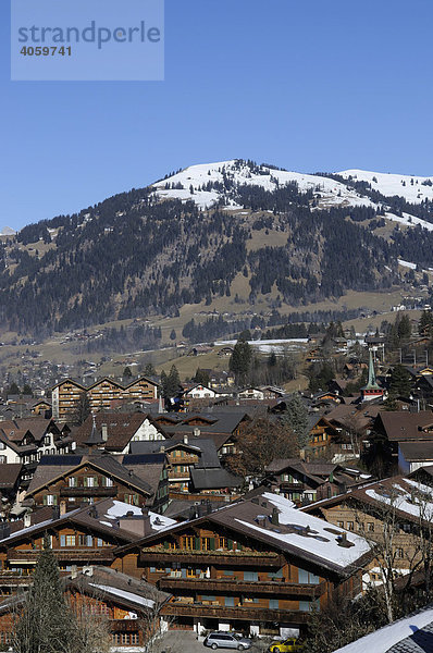 Dorf Gstaad  Westalpen  Berner Oberland  Schweiz  Europa