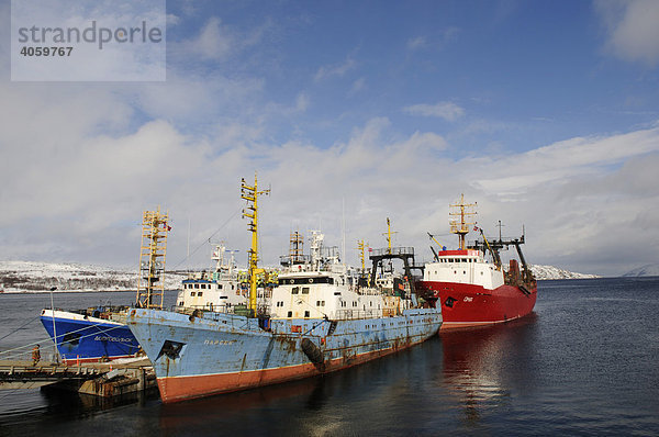 Russische Fischtrawler im Hafen von Kirkenes  Finnmark  Lappland  Norwegen  Skandinavien  Europa