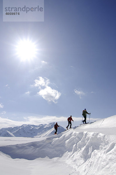 Skiwanderer bei Skitour auf den Joel und Lämpersberg  Wildschönau  Tirol  Österreich  Europa