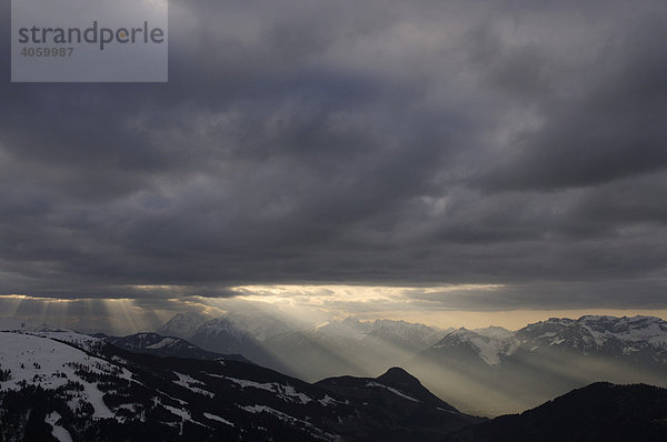 Wolkenstimmung über der Wildschönau  Tirol  Österreich  Europa