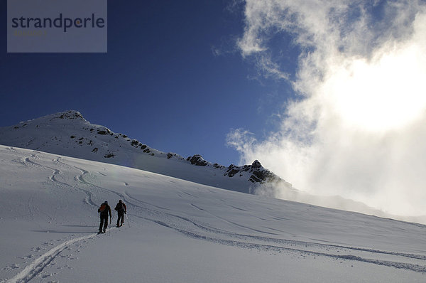 Skiwanderer bei Skitour auf das Brechhorn  Spertental  Tirol  Österreich  Europa