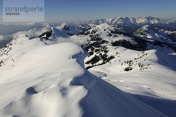 Blick auf den Wilden Kaiser vom Gipfel des Brechhorn  Spertental  Tirol  Österreich  Europa