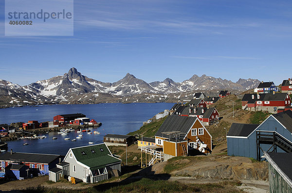 Ortschaft im Kong-Oscar-Fjord  Tasiilaq  Ammassalik  Ostgrönland  Grönland