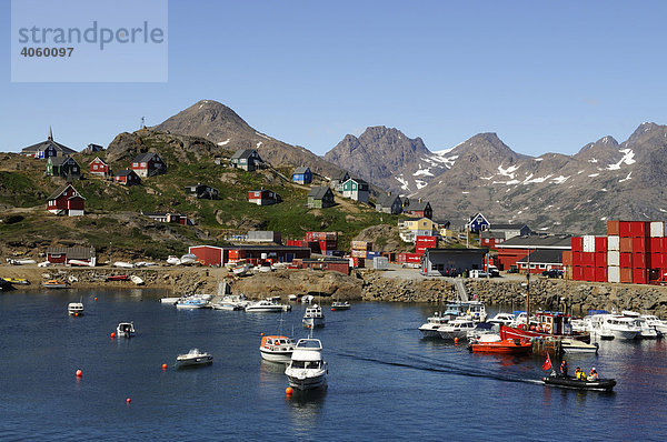 Hafen von Tasiilaq  Kong-Oscar-Fjord  Ammassalik  Ostgrönland  Grönland