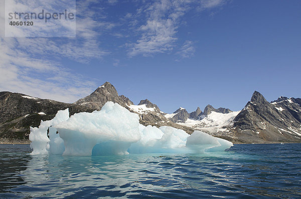 Eisberge im Ikasartivaq-Fjord  Ostgrönland  Grönland