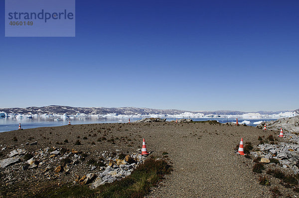Hubschrauber-Landeplatz  Heliport in Tiniteqilaq  Sermilik-Fjord  Ostgrönland  Grönland