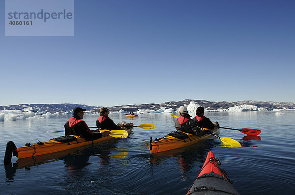 Kajaker im Stoklund-Fjord  Ostgrönland  Grönland