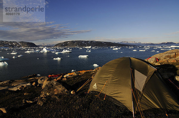 Zelt  Camping im Johan-Petersen-Fjord  Ostgrönland  Grönland