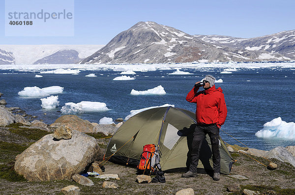 Trekker  Zelt  Camping im Johan-Petersen-Fjord  Ostgrönland  Grönland