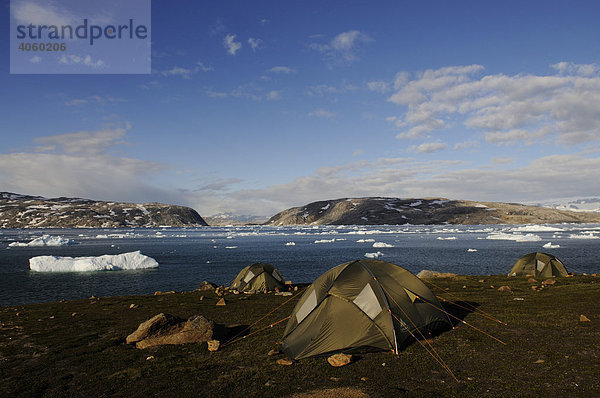 Zelte  Camping im Johan-Petersen-Fjord  Ostgrönland  Grönland