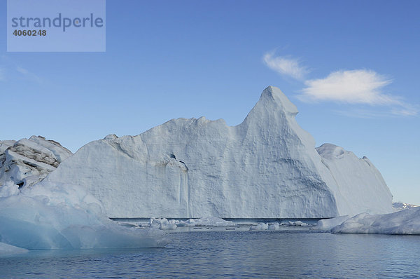 Eisberge im Stoklund-Fjord  Ostgrönland  Grönland