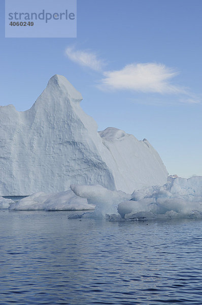 Eisberge im Stoklund-Fjord  Ostgrönland  Grönland