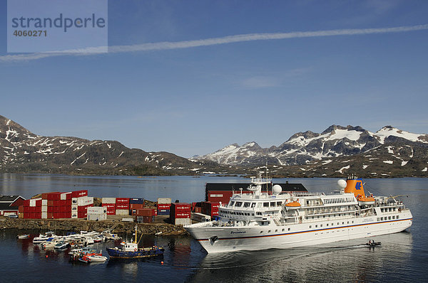 Kreuzfahrtschiff Bremen im Kong-Oscar-Fjord  Tasiilaq  Ammassalik  Ostgrönland  Grönland