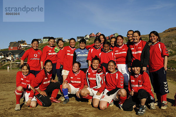Frauenfußball in Tasiilaq  Ammassalik  Ostgrönland  Grönland