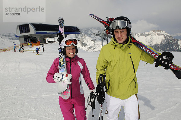 Skifahrer auf der Madritsche  Hermagor  Nassfeld  Kärnten  Österreich  Europa