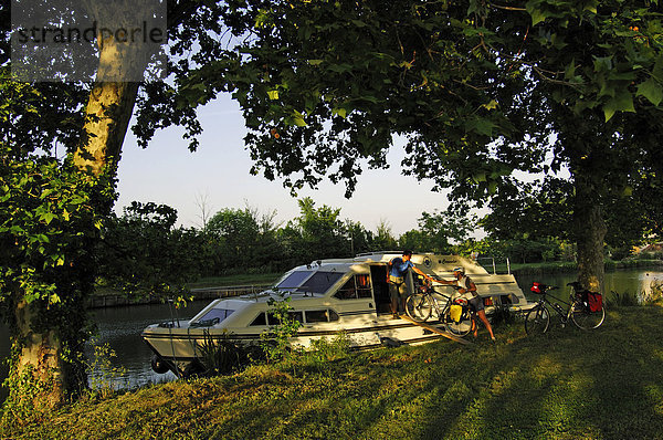 Radfahrer  Boot  Canal du Midi  Midi  Frankreich  Europa
