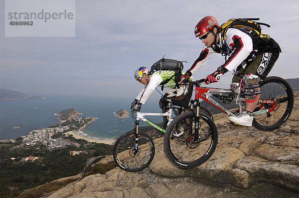 Mountainbiker auf Hongkong Island  Shek-O-Bay  Hongkong  China  Asien