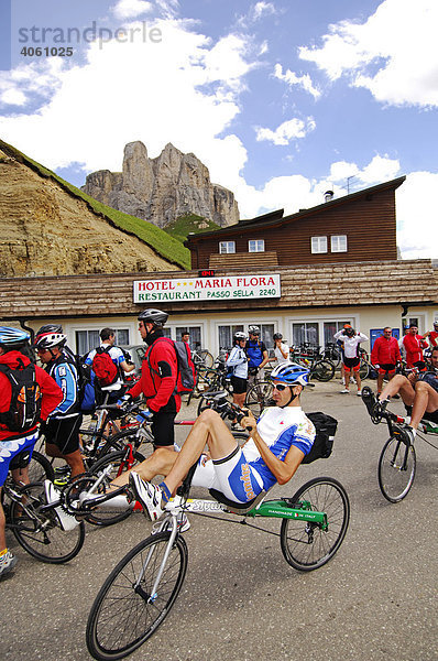 Liegeradfahrer  Sella Ronda Bikeday  Gröden  Südtirol  Dolomiten  Italien  Europa