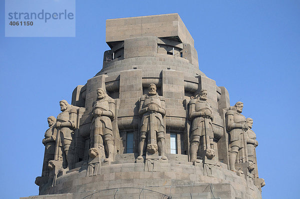 Wächterfiguren  Völkerschlachtdenkmal  Leipzig  Sachsen  Deutschland  Europa