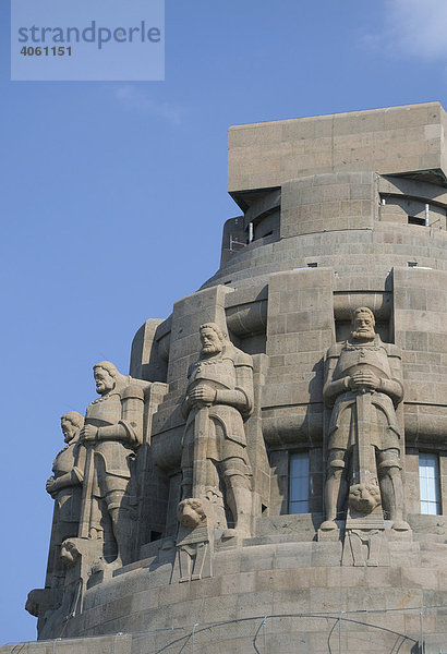 Wächterfiguren  Völkerschlachtdenkmal  Leipzig  Sachsen  Deutschland  Europa