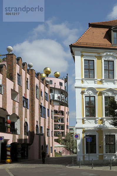 Hundertwasserhaus  historische Bürgerhäuser  Domplatz  Magdeburg  Sachsen-Anhalt  Deutschland  Europa