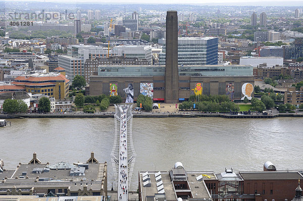 Millenium Bridge  Tate Gallery of Modern Art  London  Großbritannien  Europa