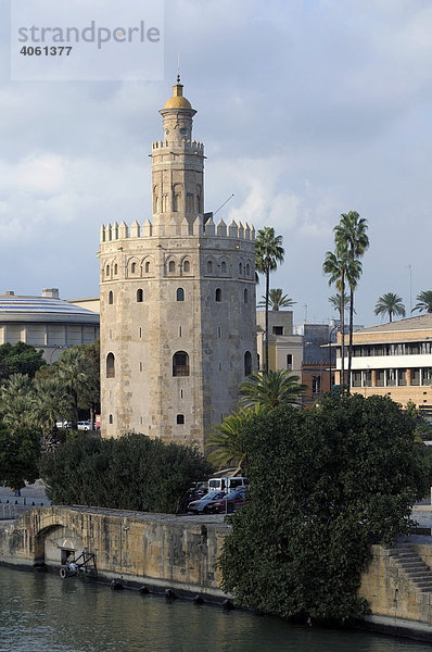Torre del Oro  Goldturm  Sevilla  Andalusien  Spanien  Europa